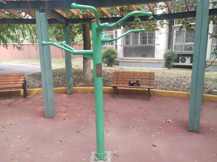 三位引体器