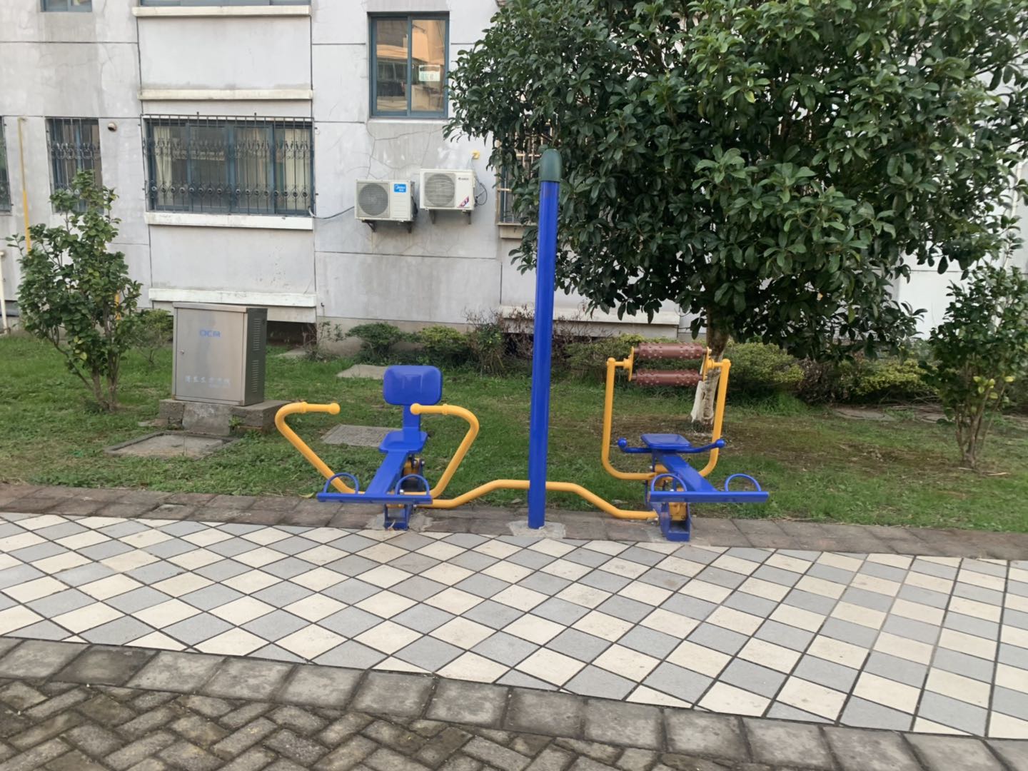 腹背屈伸/划船训练器