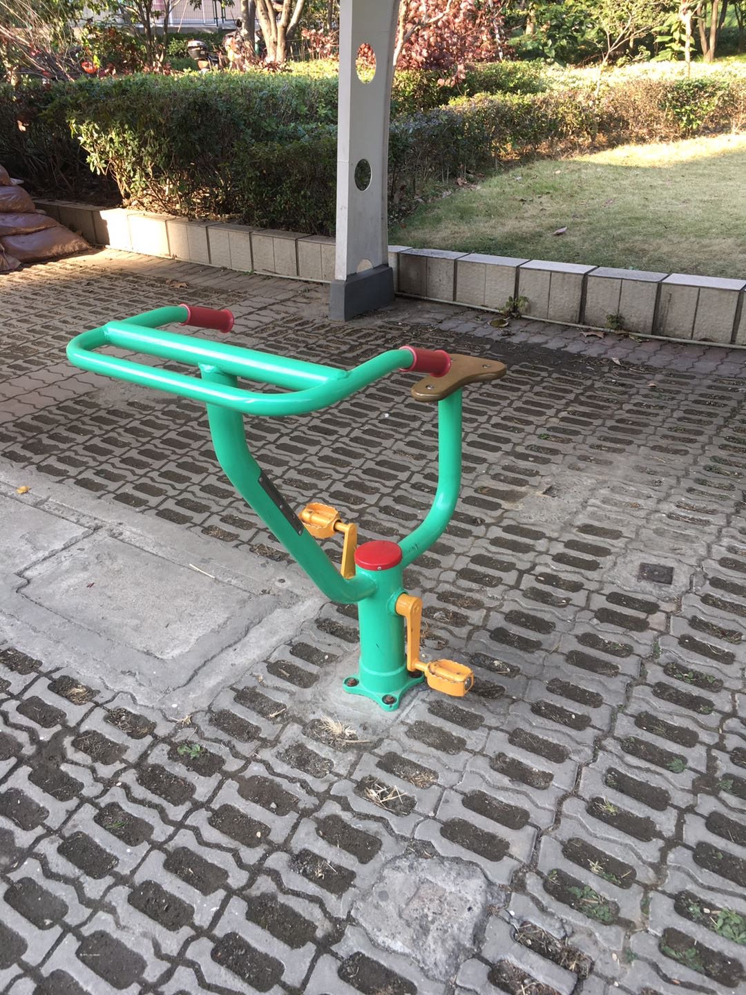 直立健身车