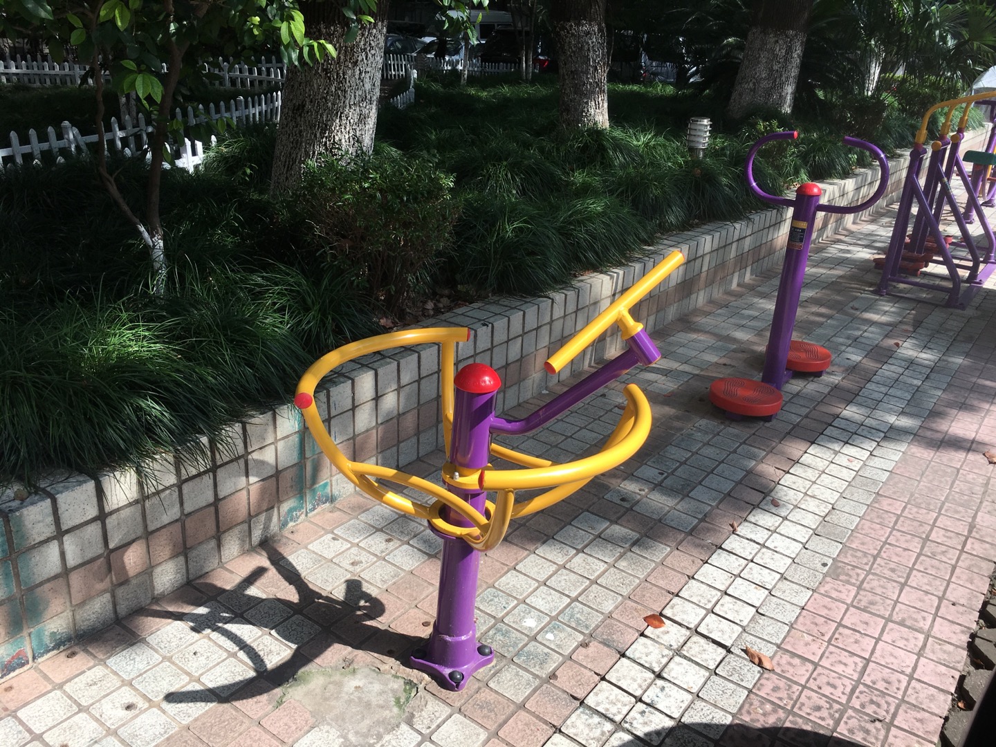 锦海居委健身点