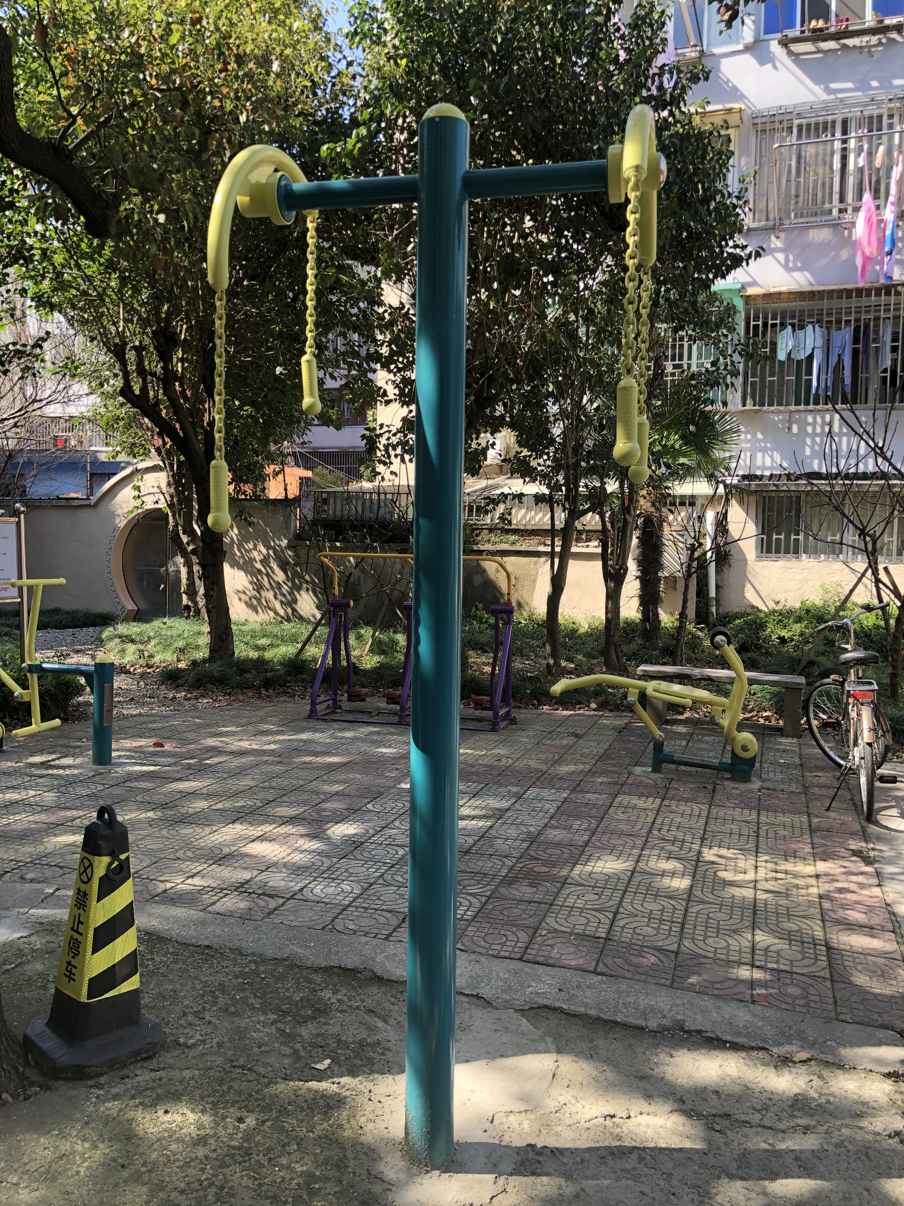 芳草路153弄健身点