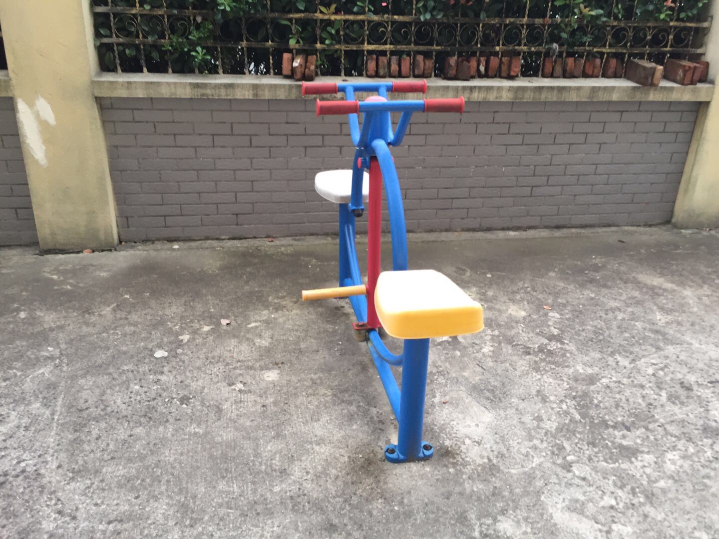 下肢锻炼器
