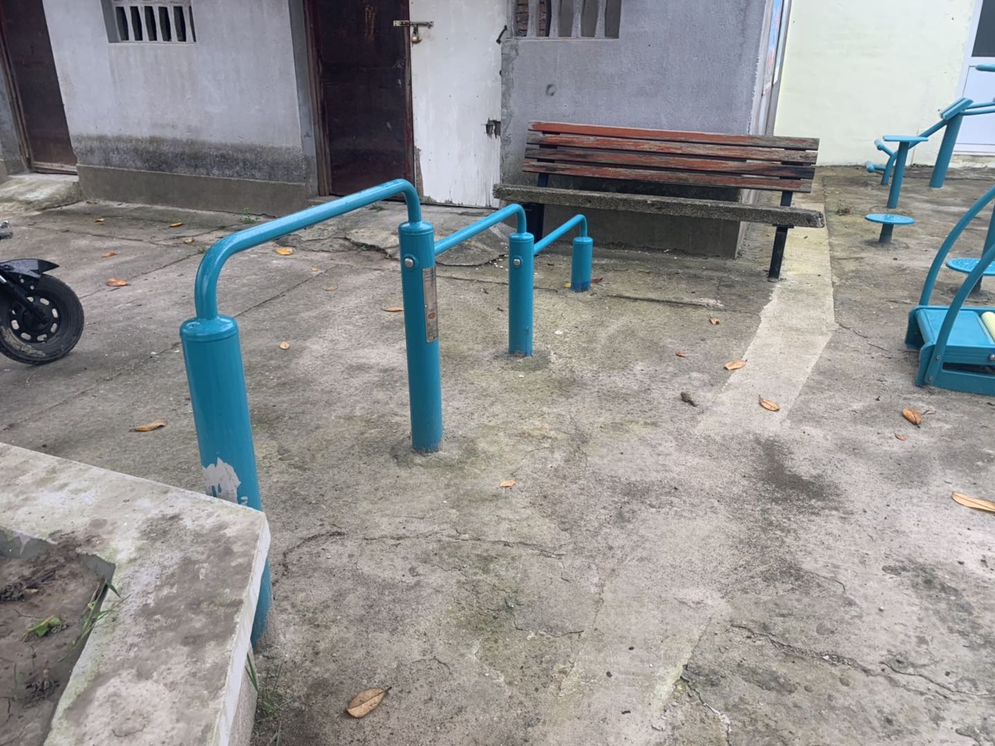 弹震压腿器