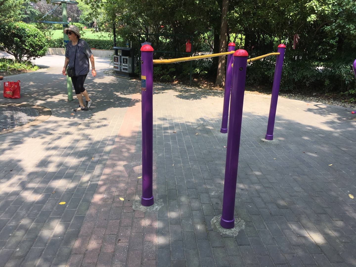 双杠健身器