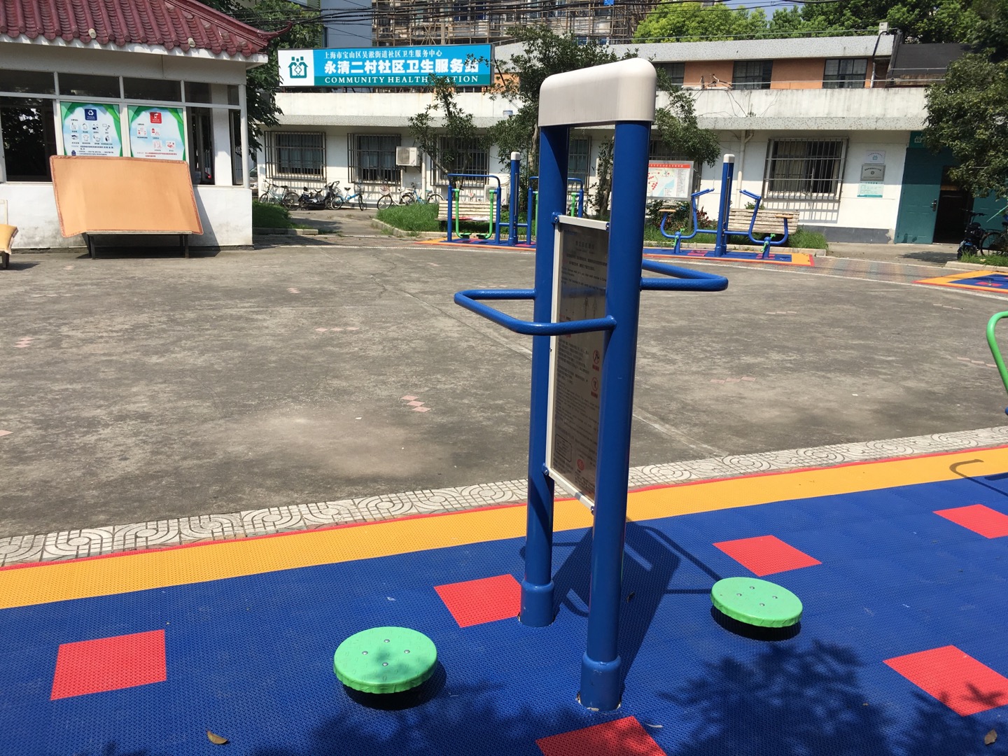双立柱扭腰器