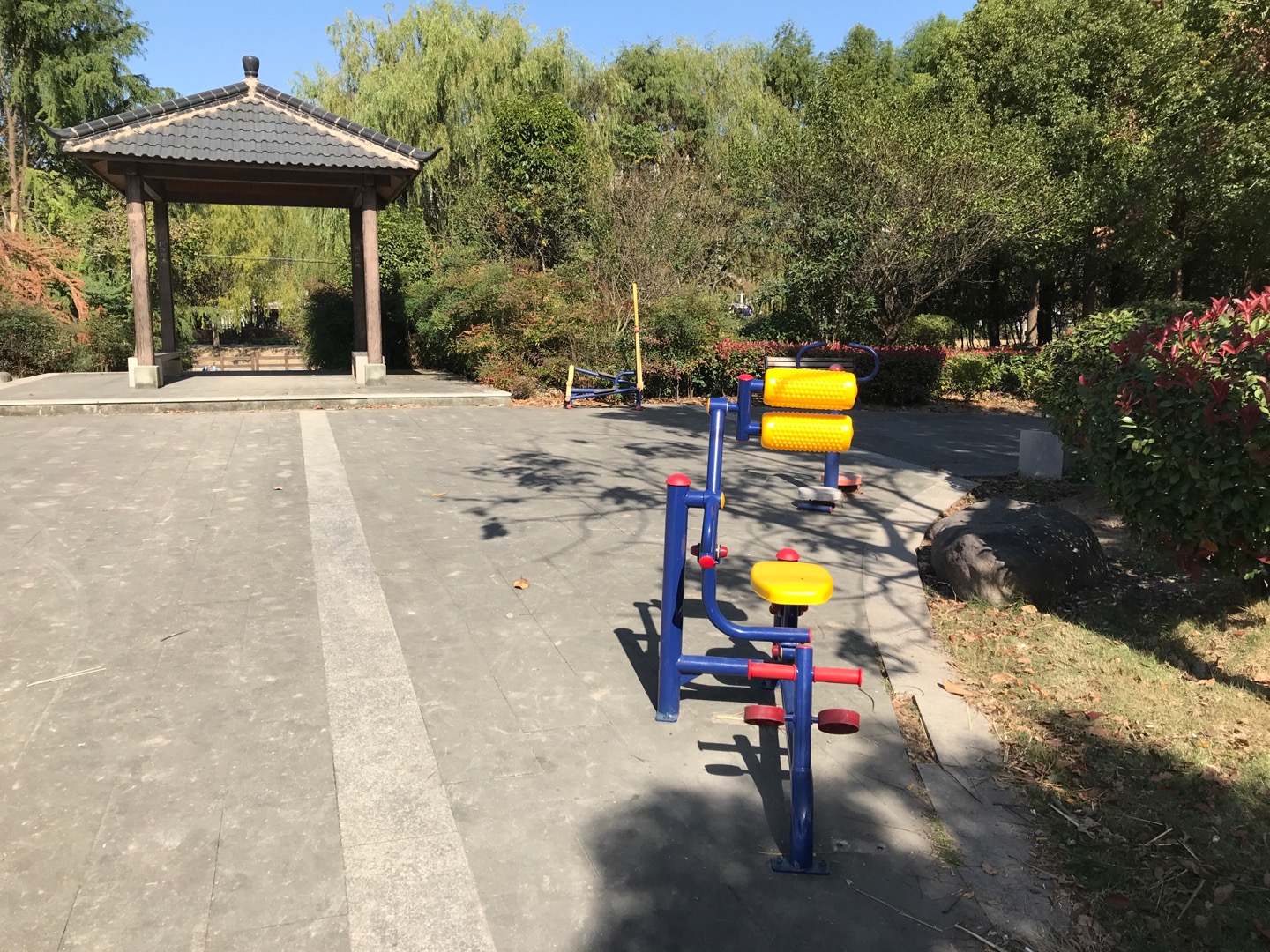 东港花苑居委凉亭路39号派出所东健身路径