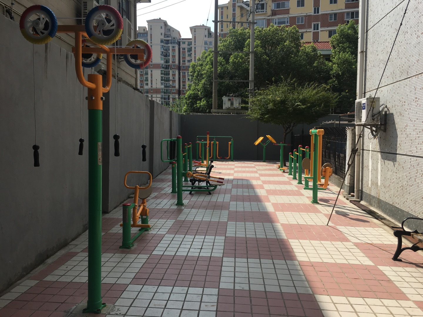 红春居委红春一公寓A健身点