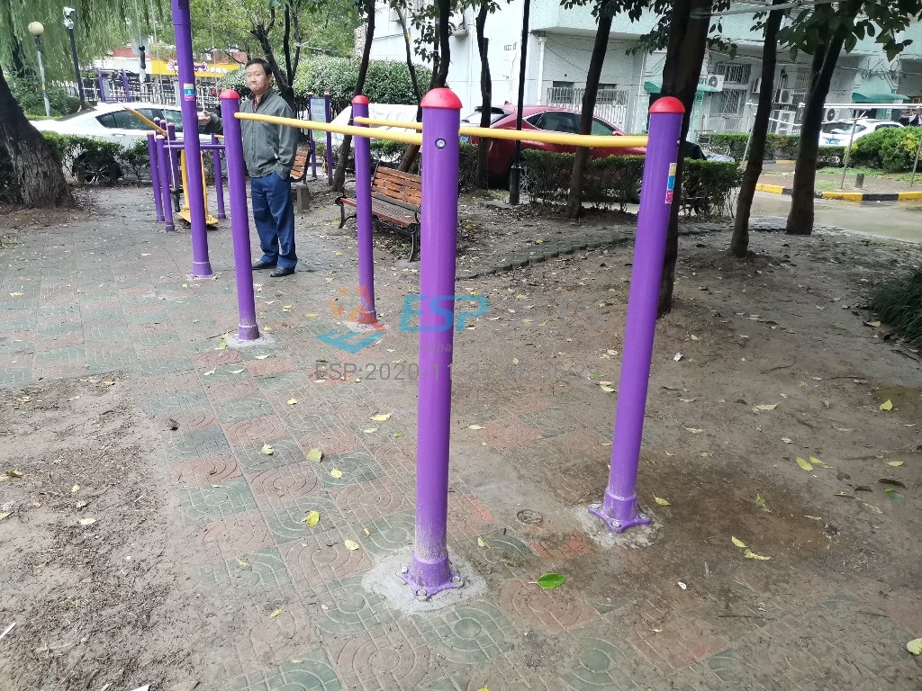 双杠健身器