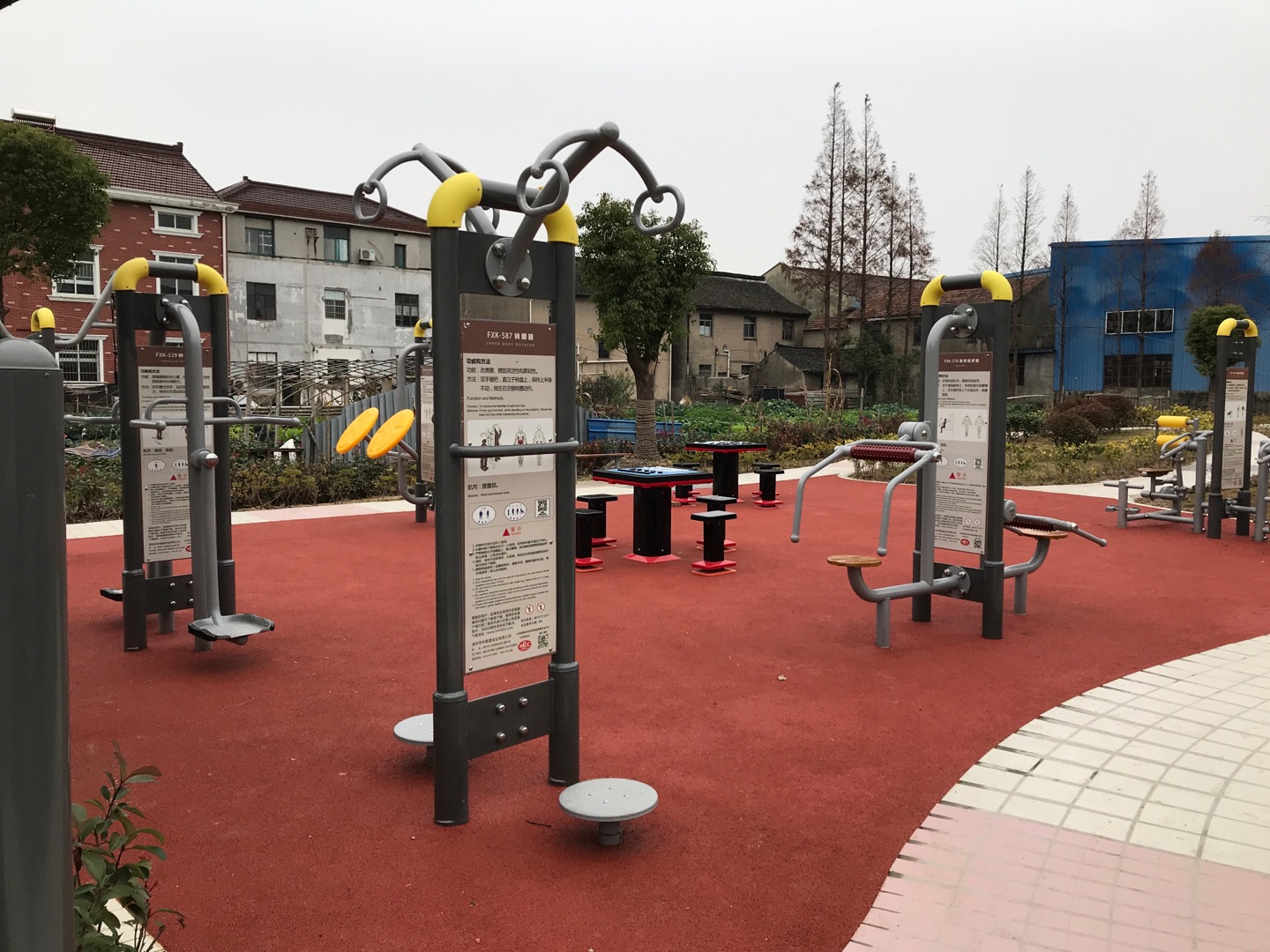 奉城镇洪南村市民益智健身苑点