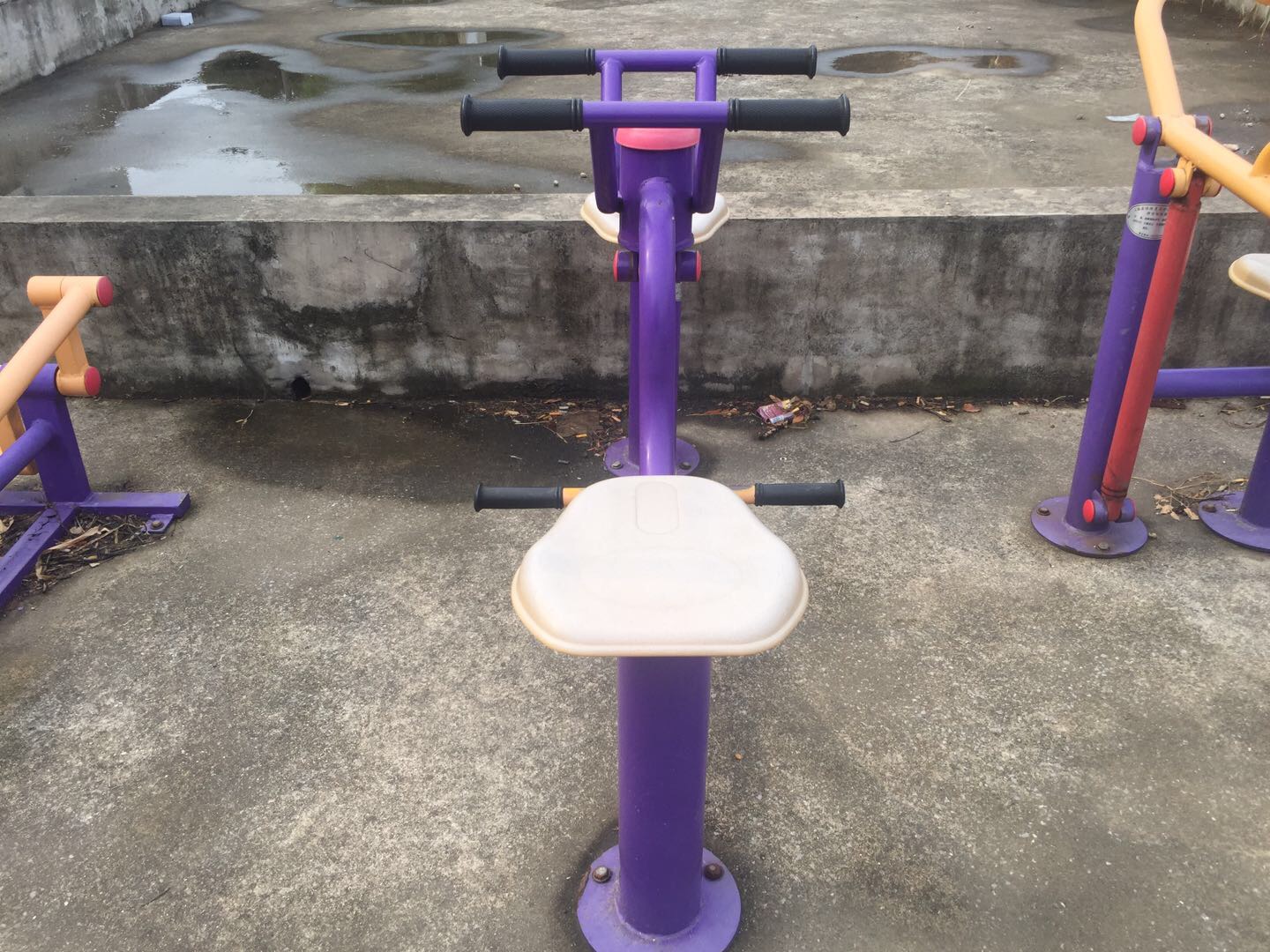 下肢训练器
