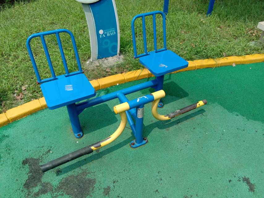 下肢训练器