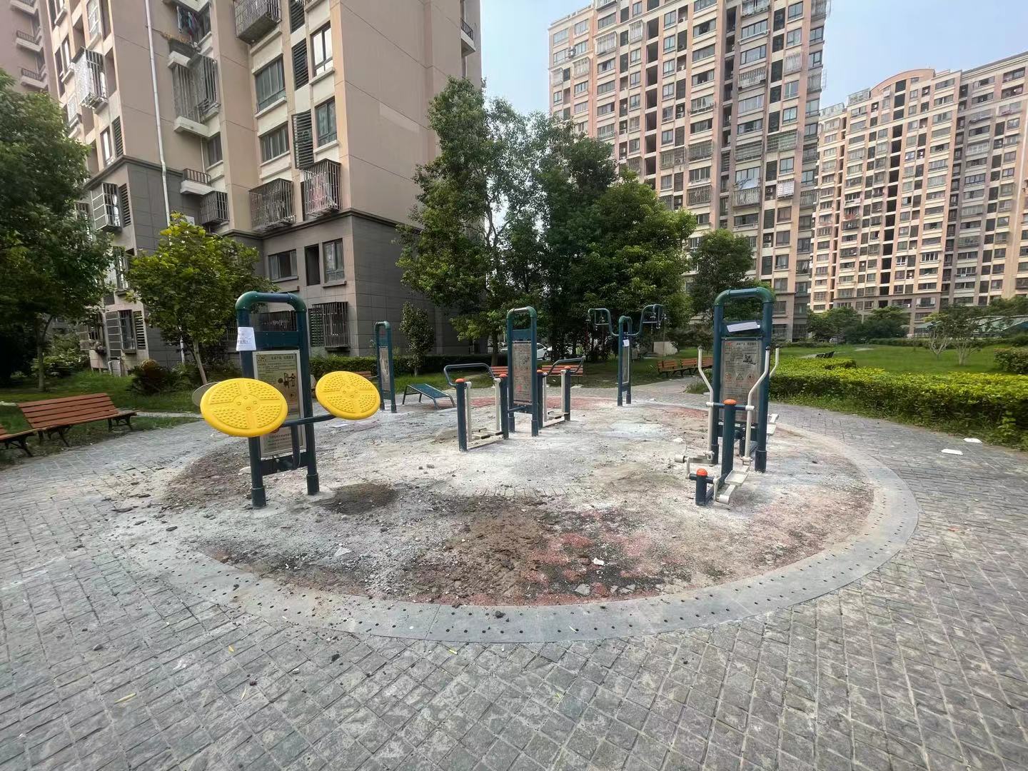 凌桥五居委健身点