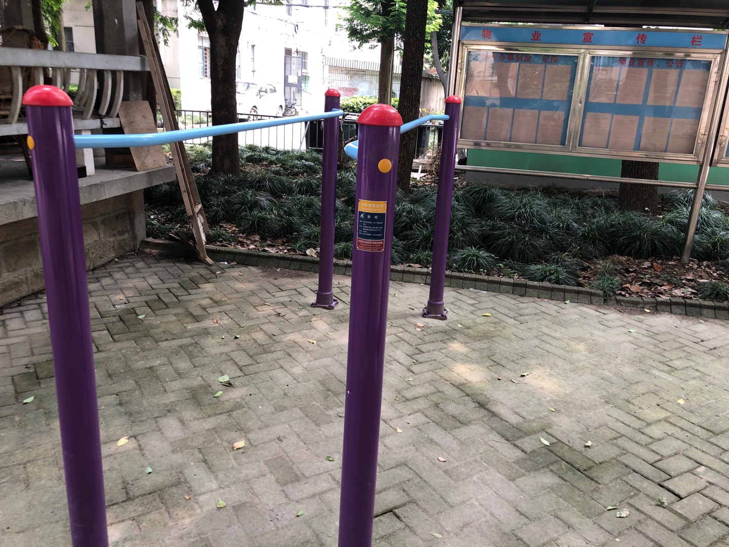 双杠健身器