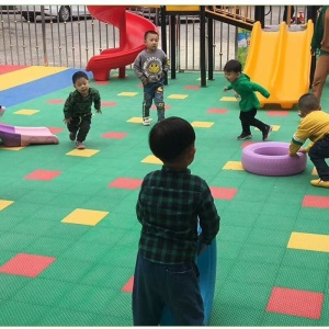 悬浮地垫幼儿园室外拼装地板篮球场地胶户外操场体育跑道防滑地板