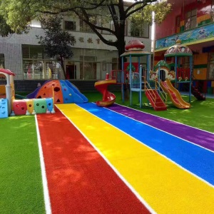 幼儿园人造草坪彩色彩虹塑料草坪跑道户外室内装饰足球场仿真