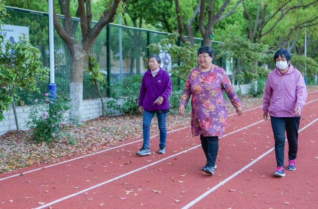 【转载】塑胶跑道、篮球场、滑滑梯……学校体育场地免费开放啦！强身健体来这里不香吗？(图6)