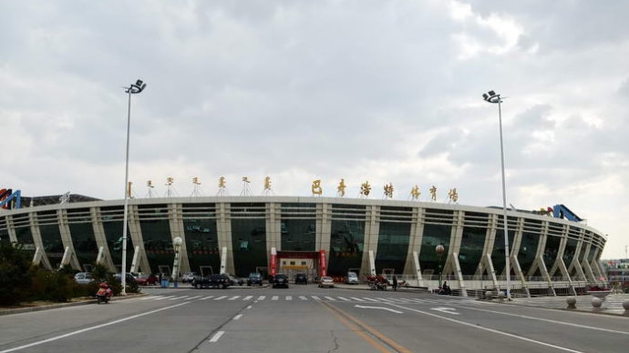 阿左旗巴彦浩特体育场