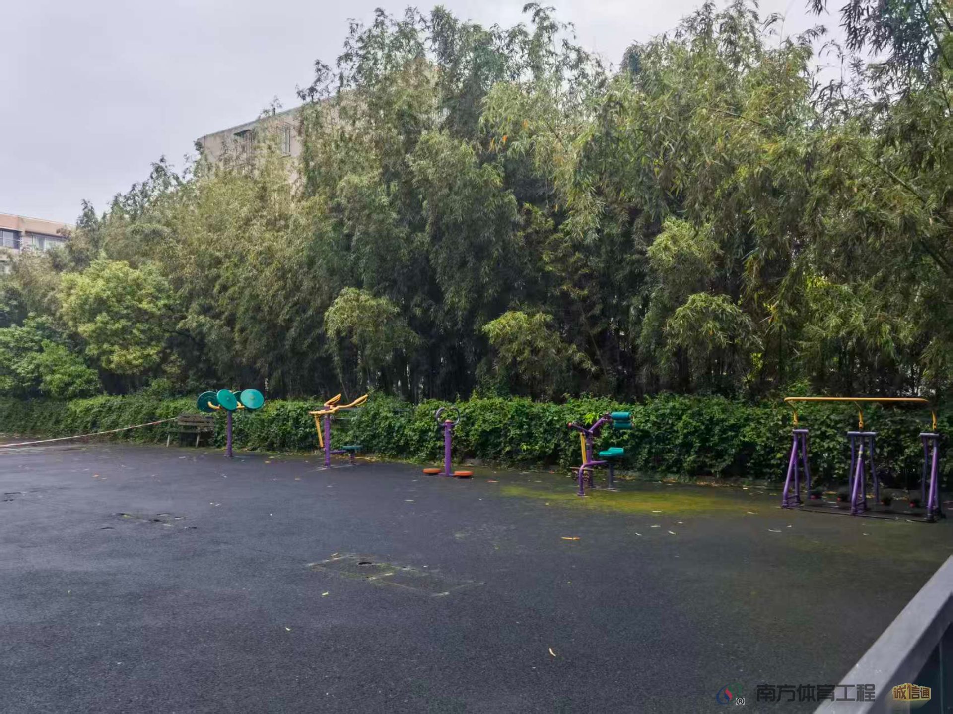 丽雅花园健身点